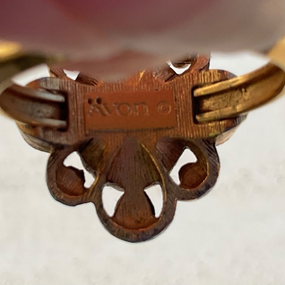 Vintage Avon Versailles Ring Faux emerald and pearls gold tone setting size 6 - Picture 6 of 9